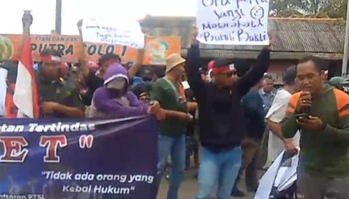 Ratusan Warga Drunten Wetan Geruduk Kantor Desa, Tuntut Transparansi Dana