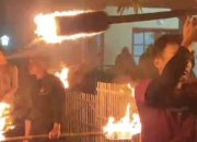 Viral! Ratusan Santri Kampung di Indramayu Gelar Tradisi Bambu Api dan Pesta Petasan Sambut Ramadhan