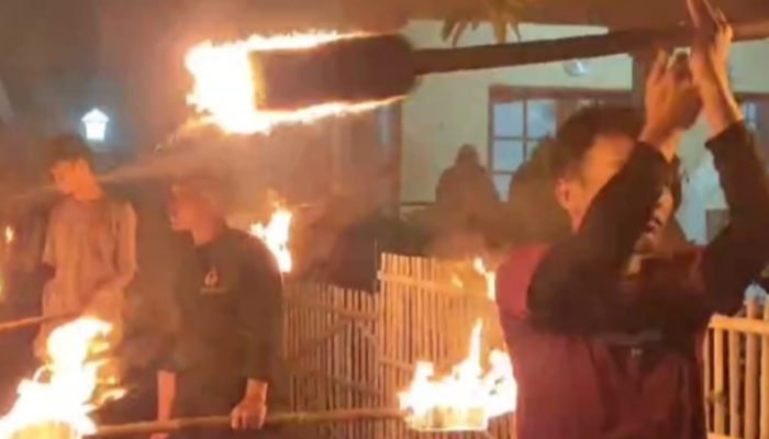 Viral! Ratusan Santri Kampung di Indramayu Gelar Tradisi Bambu Api dan Pesta Petasan Sambut Ramadhan