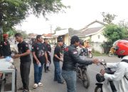 LSM HARIMAU Indramayu Bagikan 300 Takjil di Jalan Patrol-Haurgeulis
