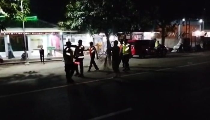 Viral! Aksi Cepat Polisi Indramayu Tertibkan ‘Pemburu Koin’ di Jembatan Sewo Demi Kelancaran Mudik
