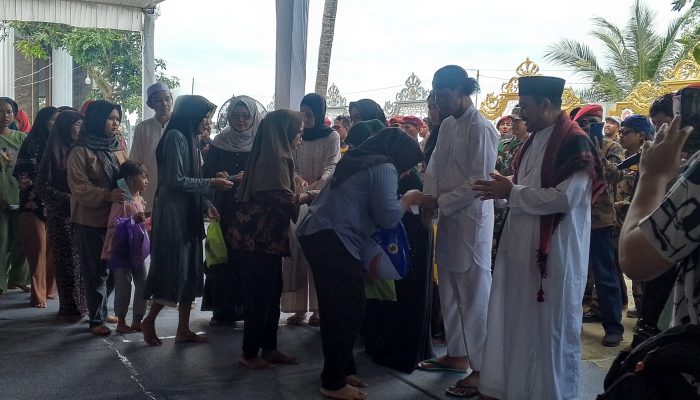 H.Hercules Rosario De Marshall dan Hj.Nia Dania Berbagi Berkah Ramadan, Santuni Ribuan Yatim dan Dhuafa di Indramayu