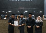 Pemkab Indramayu Serahkan Raperda LPP APBD 2024 ke DPRD