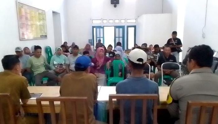 Warga Bantarwaru Berontak: Tolak Pemecatan Kadus dan Ancaman Penggusuran Lahan Produktif