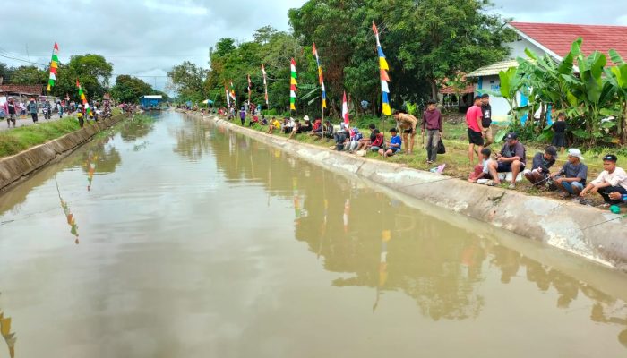 Peringati HUT ke-80 RI, Warga Gabus Indramayu, Meriahkan Lomba Mancing Berhadiah Sepeda Listrik