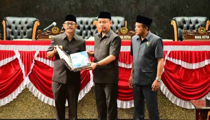 Bupati Indramayu Sampaikan Nota Penjelasan Perubahan APBD 2025, Volume Naik 3,91 Triliun