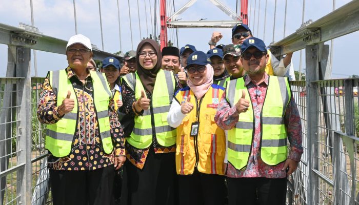 Bupati Cirebon Resmikan Jembatan Gantung Babakan Losari, Permudah Akses Warga dan Dorong Ekonomi Lokal