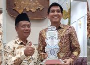 FOSMA INBAR Serahkan Miniatur Tugu Nol Kilometer ke Bupati  ‎