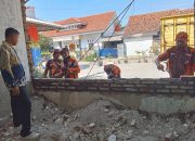 Gotong Royong Bangun Rumah Warga Roboh, Daniel Mutaqien Syafiuddin Ajak Perkuat Kepedulian Sosial