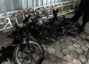 Motor Terbakar di Perlintasan Kartini, Polisi dan Damkar Bergerak Cepat Tangani Api