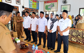 Kuwu Suradi Lantik Perangkat Desa Larangan Jambe, Pelayanan Masyarakat Jadi Prioritas